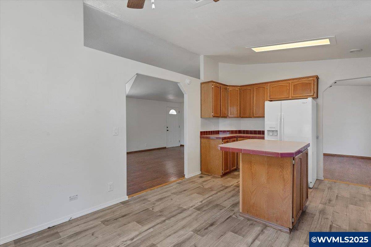 Salem, OR 97306,2000 Robbins Ln