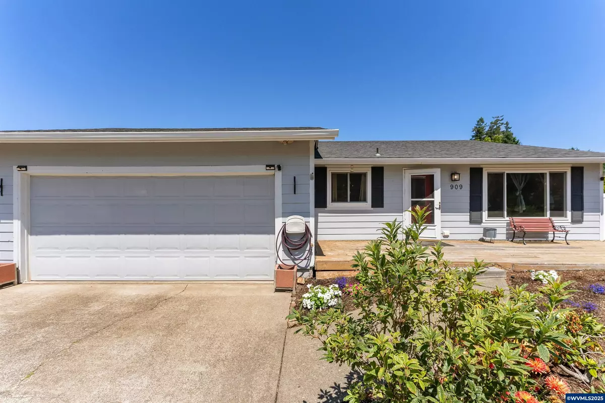 Keizer, OR 97303,909 Delta Dr NE NE