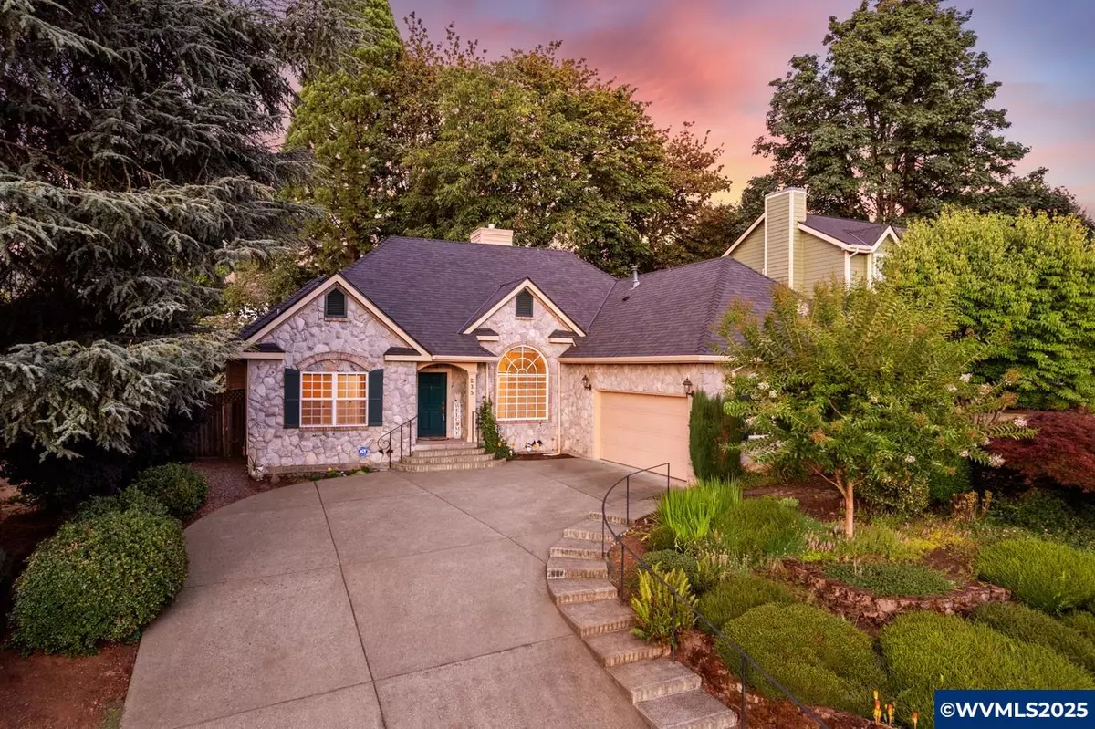 Silverton, OR 97381,215 Ames Ct