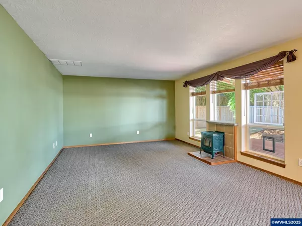 Salem, OR 97305,4532 Settlers Ct NE NE