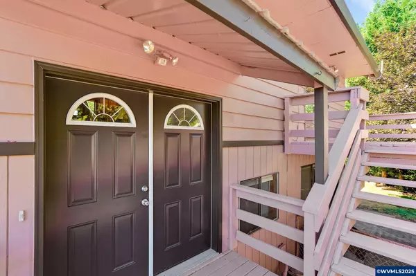 Salem, OR 97305,8748 Enclid St NE NE