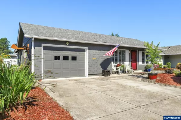 427 Clackamas Cir, Woodburn, OR 97071