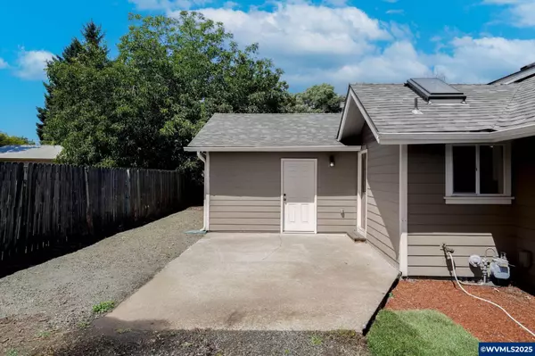 Dallas, OR 97338,1075 Fairview Av