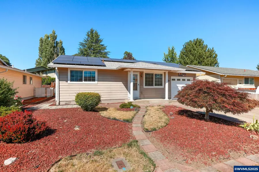 2247 Oregon Ct, Woodburn, OR 97071