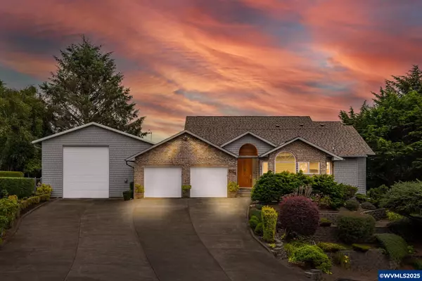 1055 Estate Dr, Seal Rock, OR 97376