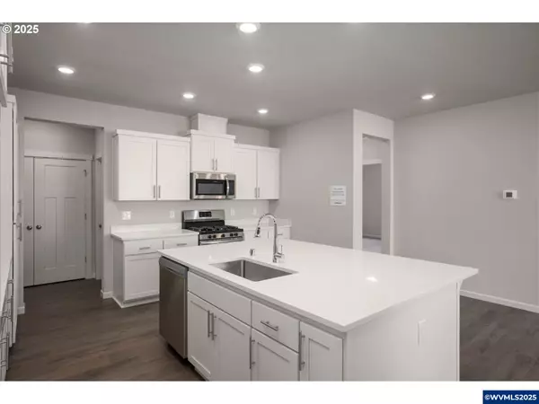 Salem, OR 97302,2613 Mt St Helens Av SE SE