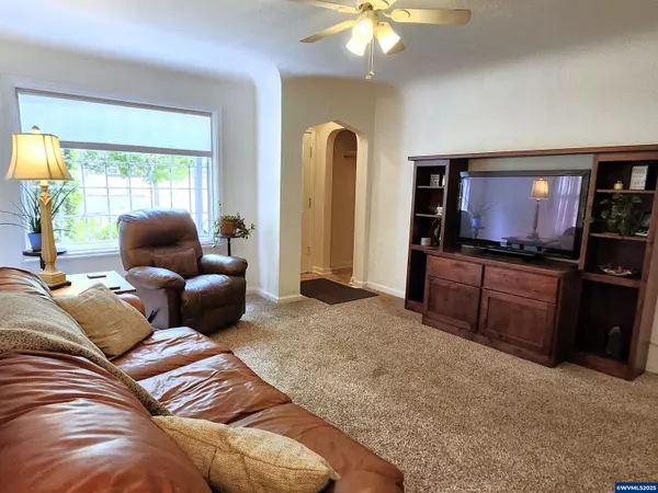 Salem, OR 97301,1175 19th St NE NE