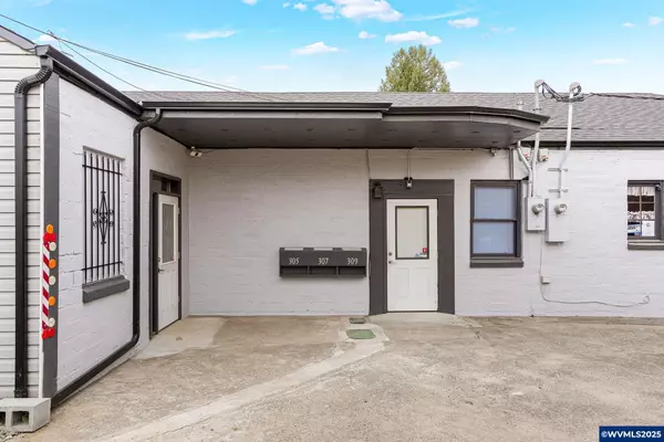 Silverton, OR 97381,309 WATER St