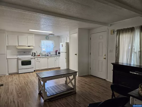 Salem, OR 97301,876 41st #31 Pl NE NE