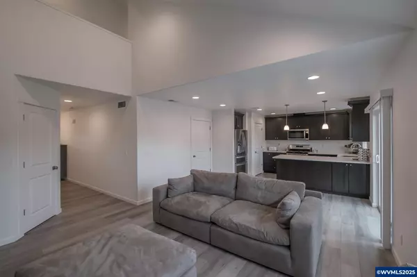 Dallas, OR 97338,1819 Blueberry St