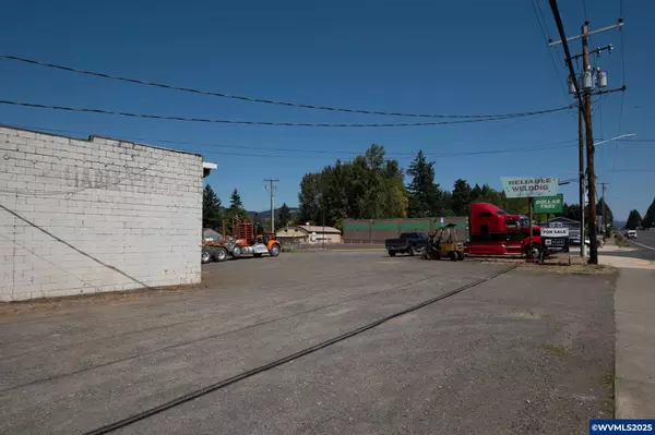 Sweet Home, OR 97386,2324 Main St