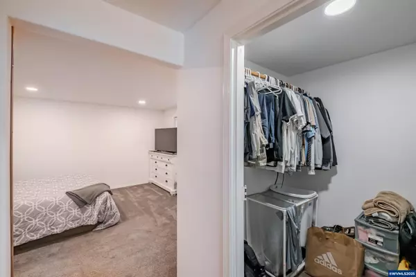 Molalla, OR 97038,947 Meadowlark Pl