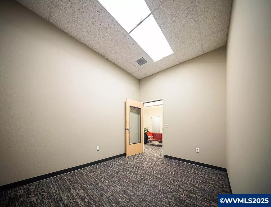 Salem, OR 97301,223 Commercial (#205) St NE NE