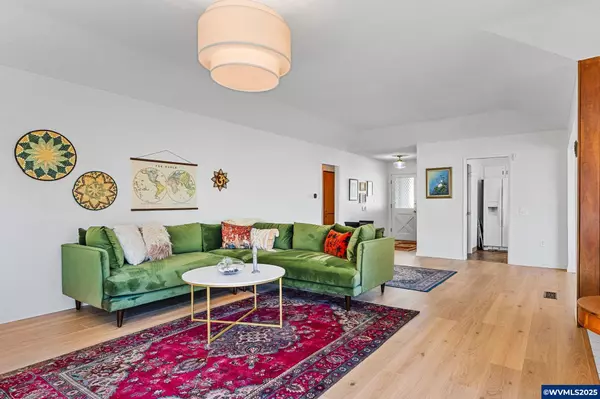 Salem, OR 97304,3318 Oakcrest Dr NW NW