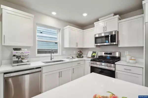Woodburn, OR 97071-0001,638 Merriott Ln