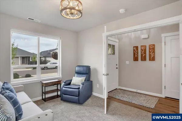 Dallas, OR 97338,2089 Academy St