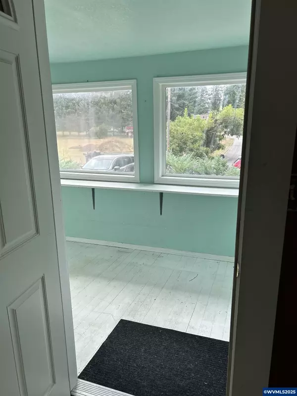 Albany, OR 97321,645 East Thornton Lake Dr NW NW