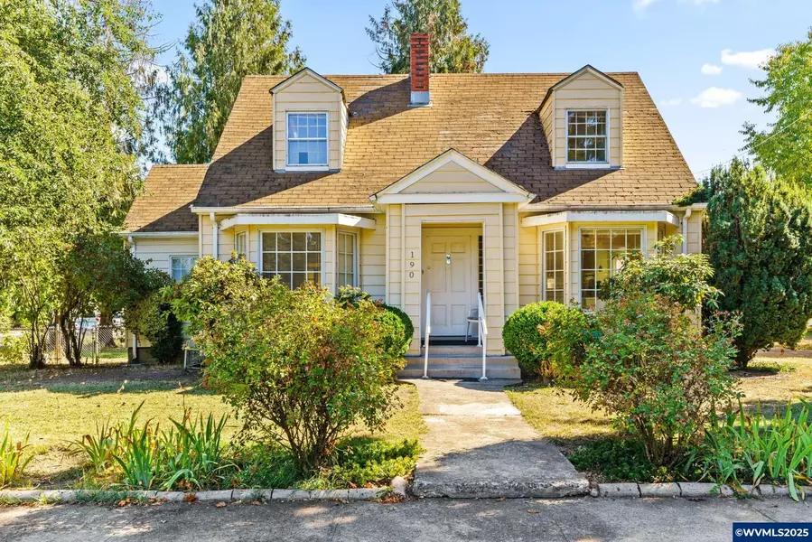 190 1st St, Harrisburg, OR 97446