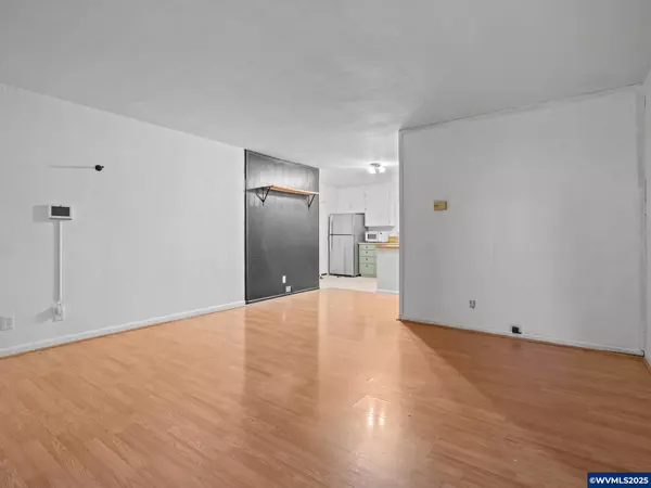 Salem, OR 97301,565 18th SE St