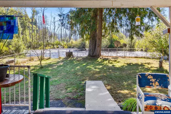 Lyons, OR 97358,40637 Shoreline Dr