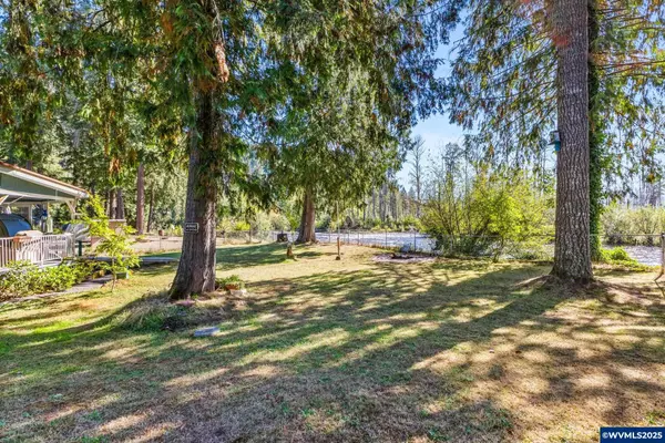 Lyons, OR 97358,40637 Shoreline Dr
