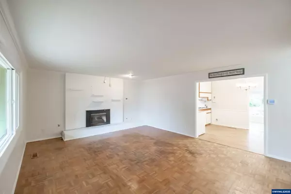 Keizer, OR 97303,291 Janet Av N N