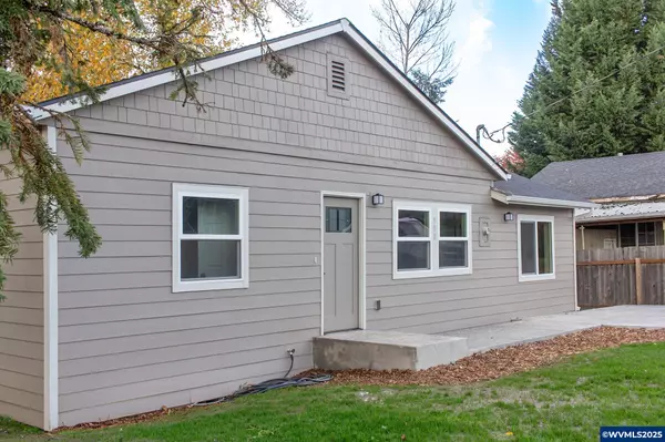 Independence, OR 97351,552 Log Cabin St