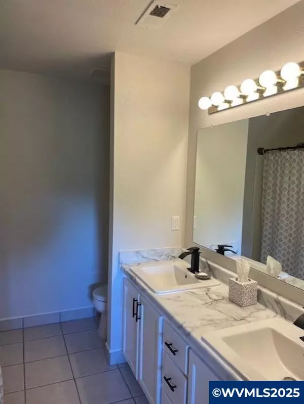 Salem, OR 97302,2341 Crestview Dr S S