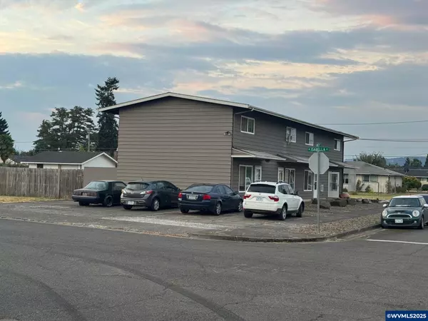 415 9th St, Lebanon, OR 97355