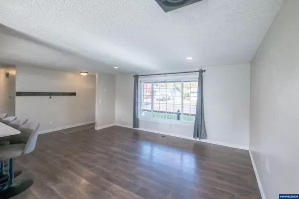 Jefferson, OR 97352,562 Elm St