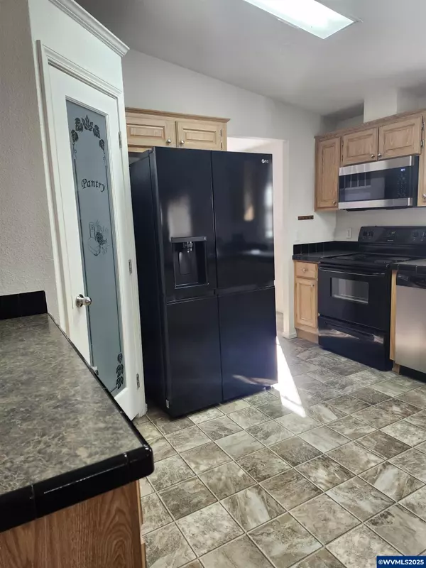 Salem, OR 97305,4875 Wyoming Cir NE NE