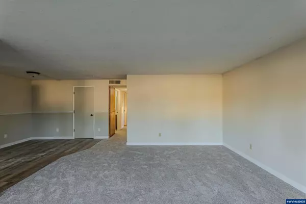 Salem, OR 97306-1105,1110 Genie Ct SE SE