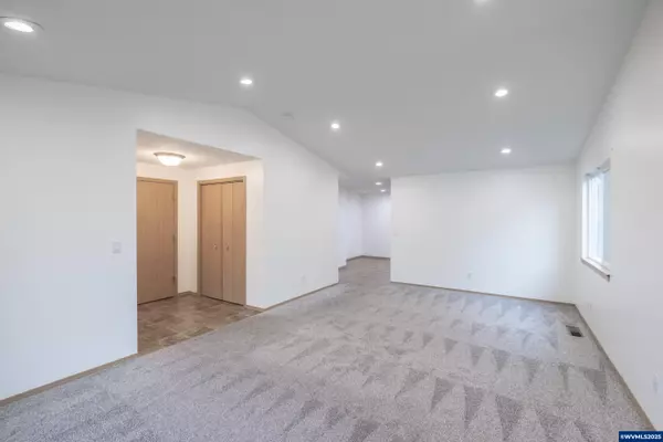 Salem, OR 97302,1011 Camry Ct NE NE