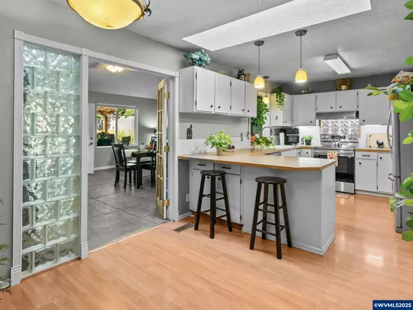 Salem, OR 97302,999 Cedar Wy SE SE