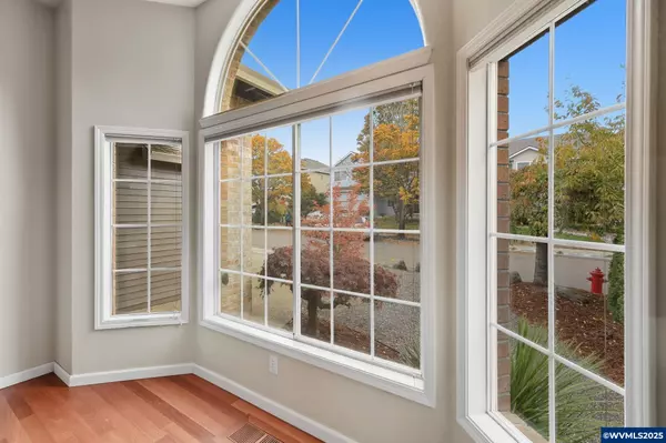 Lake Oswego, OR 97035,13002 Sierra Vista Dr