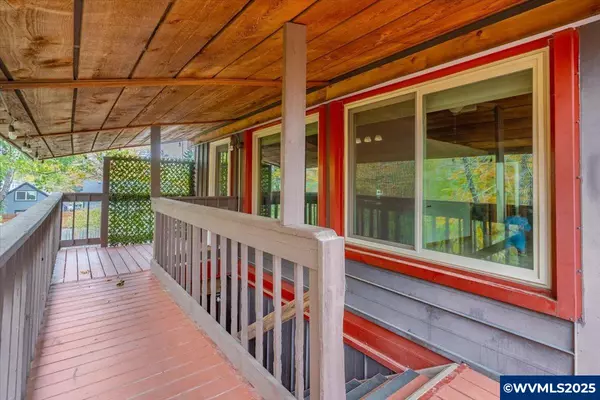 Salem, OR 97301,997 20th St SE SE