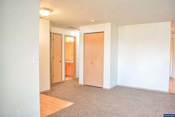 Lebanon, OR 97355,1052 10th St