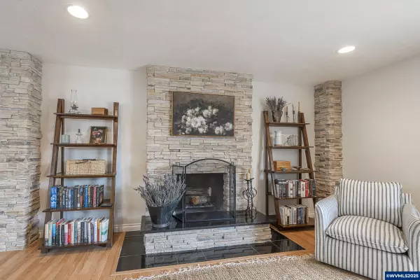 Brownsville, OR 97327,117 Worley Av