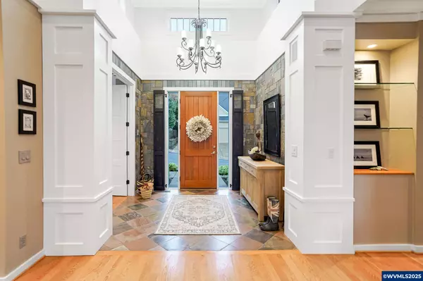 Salem, OR 97306,808 Hazeltine Av SE SE