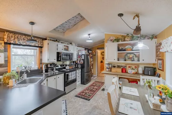 Lebanon, OR 97355,38225 Elm St