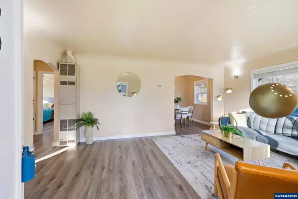 Salem, OR 97301,4075 Earle Av NE NE