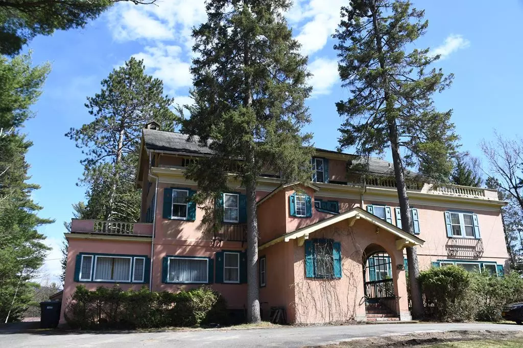 Saranac Lake, NY 12983,308 Park AVE