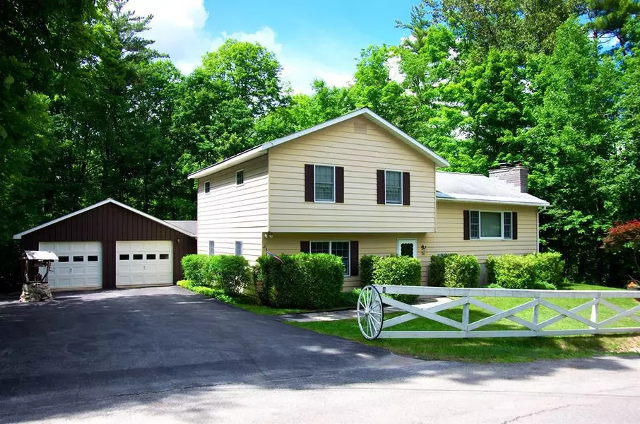 8 Fleury LN, Elizabethtown, NY 12932