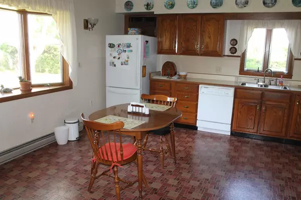 Plattsburgh, NY 12901,208 Champlain DR