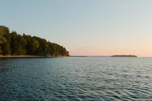 Plattsburgh, NY 12901,54 Loch LN