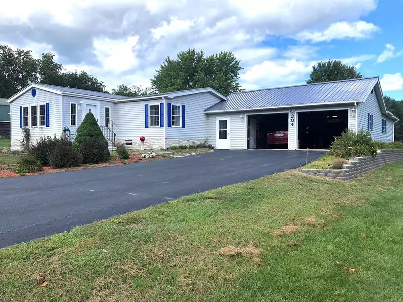 204 Davison RD, Mooers Forks, NY 12959