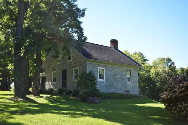 467 Point RD, Willsboro, NY 12996