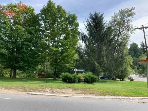 Saranac Lake, NY 12983,38 Cantwell WAY