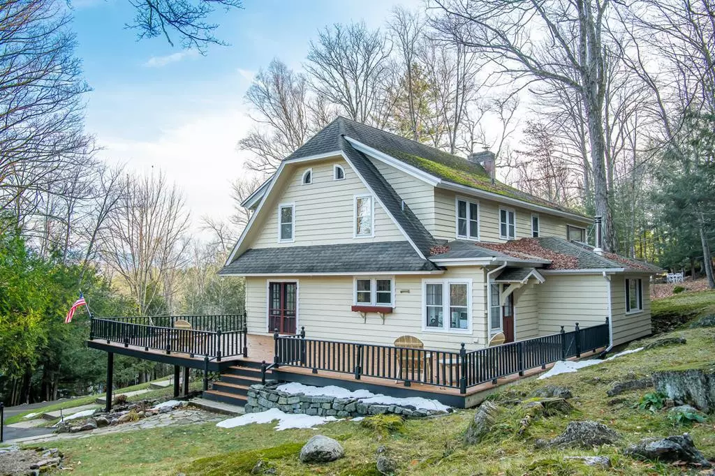 Saranac Lake, NY 12983,84 Glenwood DR