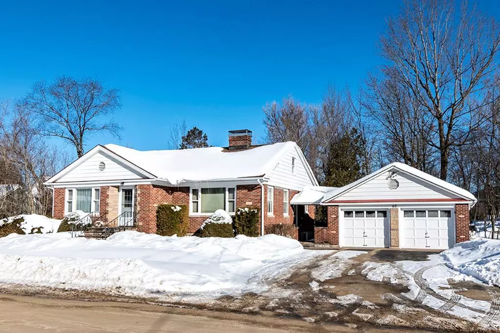 Saranac Lake, NY 12983,49 James ST